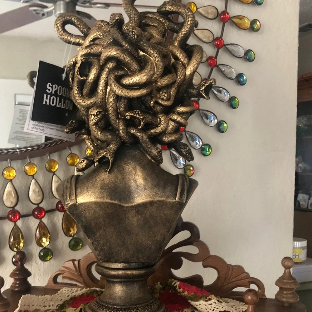 NWT Medusa Bust Figurine in Antique Gold Finish w/ Snakes & Light Up Eyes